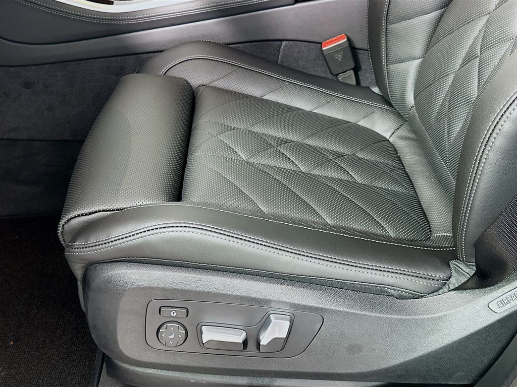 Thumbnail: 2026 BMW X5 - 21