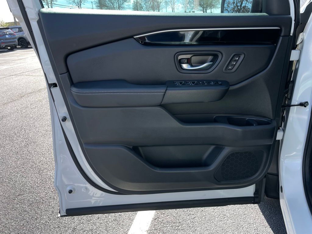 Thumbnail: 2025 Honda Pilot - 24