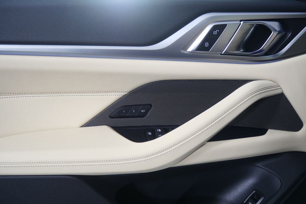 Thumbnail: 2026 BMW i4 - 8