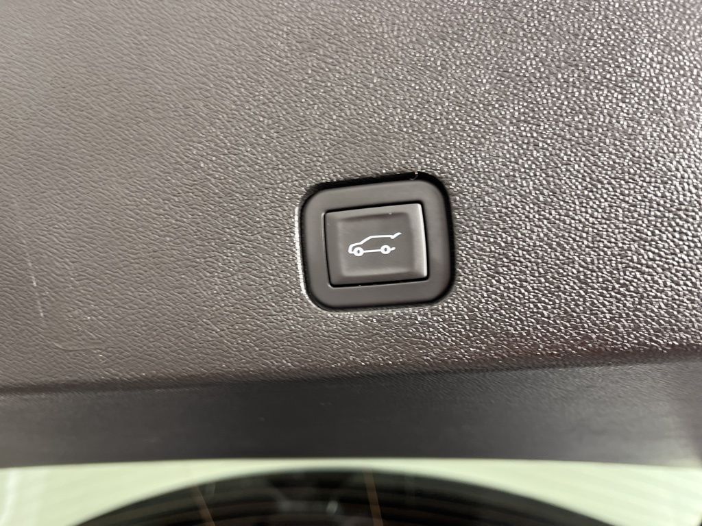 Thumbnail: 2025 Cadillac XT6 - 14