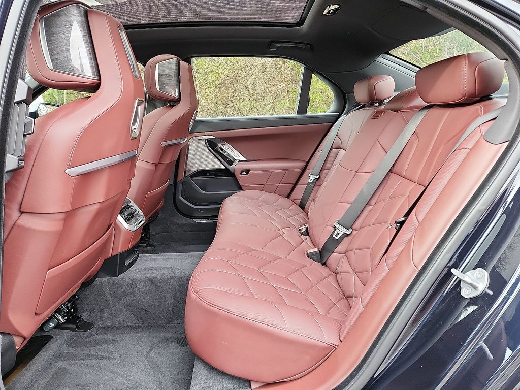 Thumbnail: 2024 BMW 7 Series - 10