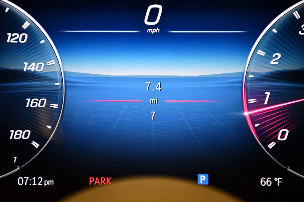 Thumbnail: 2025 Mercedes-Benz GLC - 25