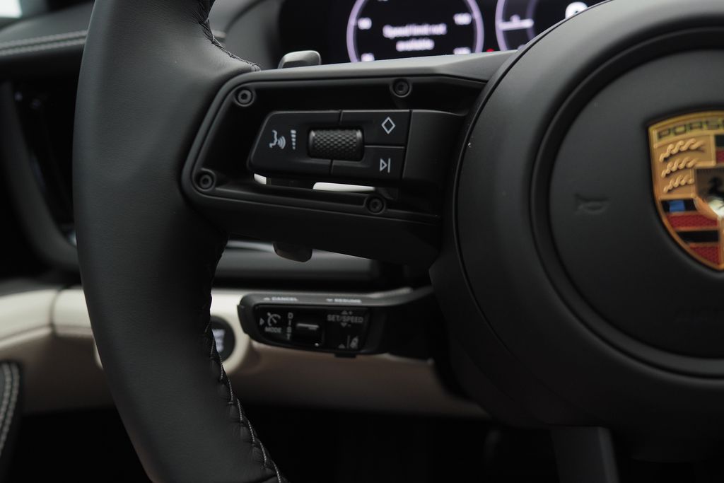 Thumbnail: 2026 Porsche Panamera - 18