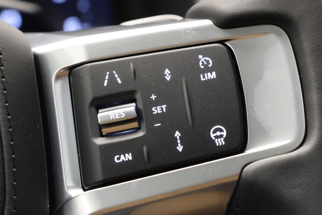 Thumbnail: 2026 Land Rover Discovery - 19