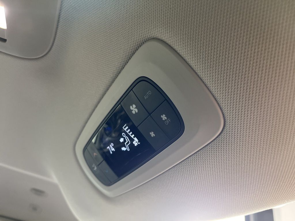 Thumbnail: 2024 Chrysler Pacifica - 6