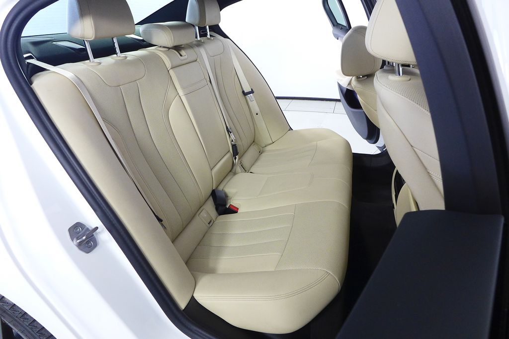 Thumbnail: 2022 BMW 5 Series - 20