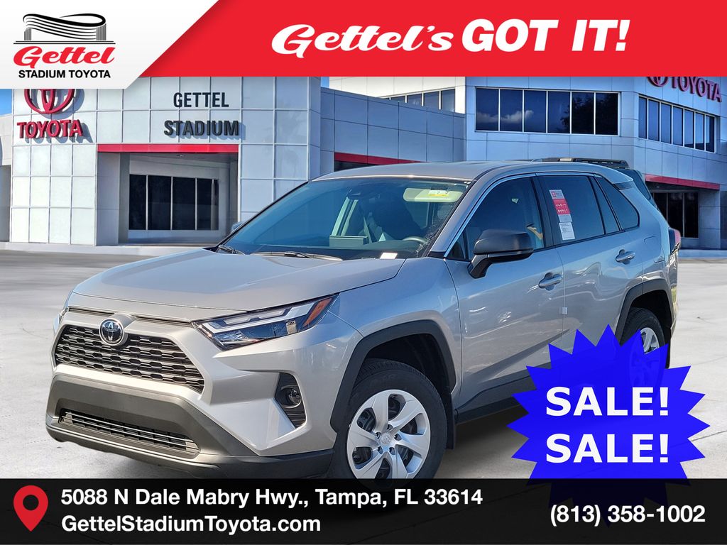 2025 Toyota RAV4 LE's photo