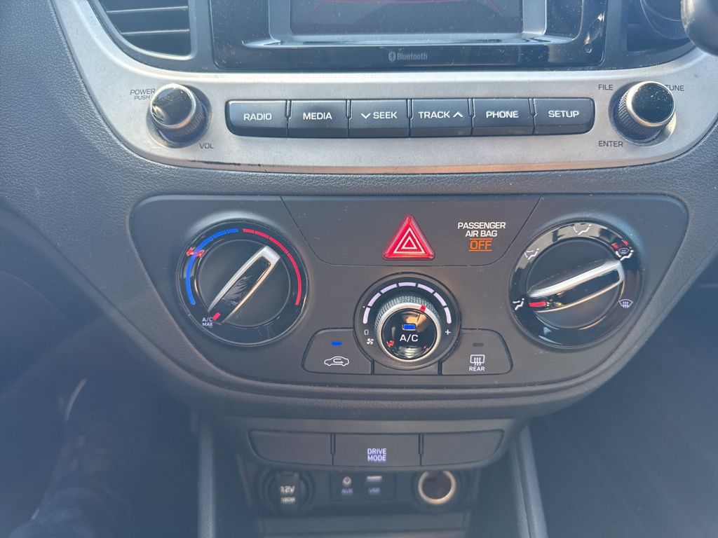 2019 Hyundai Accent SE 23