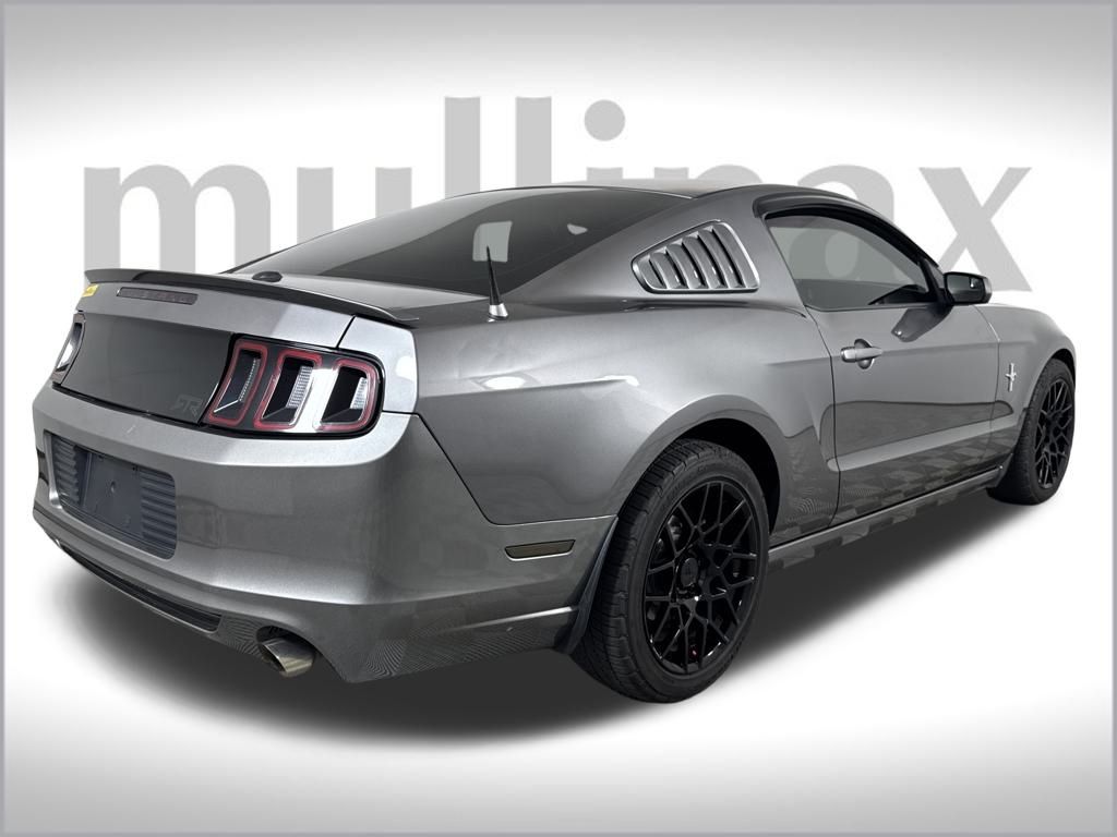 2013 Ford Mustang V6 Premium photo 3