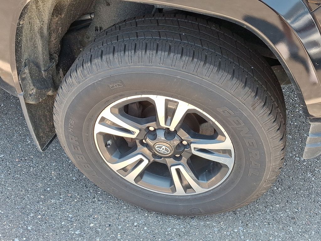 Thumbnail: 2019 Toyota Tacoma - 4