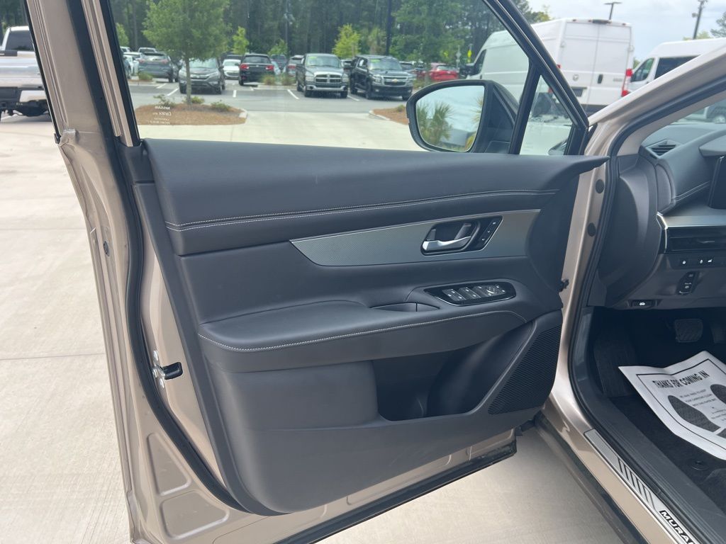 2025 Champagne Silver Metallic Nissan Murano SL AWD SUV