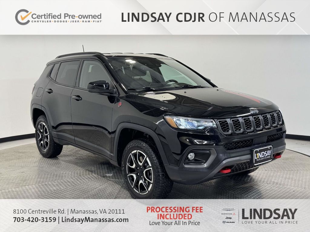 Diamond Black Crystal Pearlcoat 2024 Jeep Compass Trailhawk 4WD SUV / Crossover Four-Wheel Drive 8-Speed Automatic