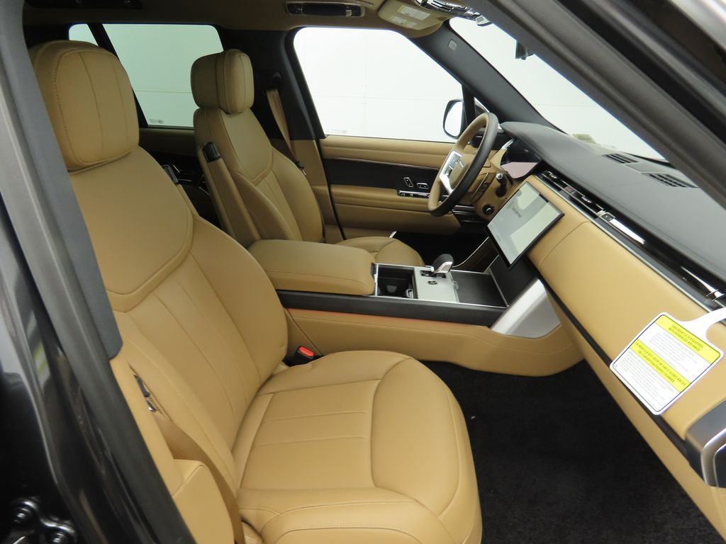 2025 Land Rover Range Rover SE 22