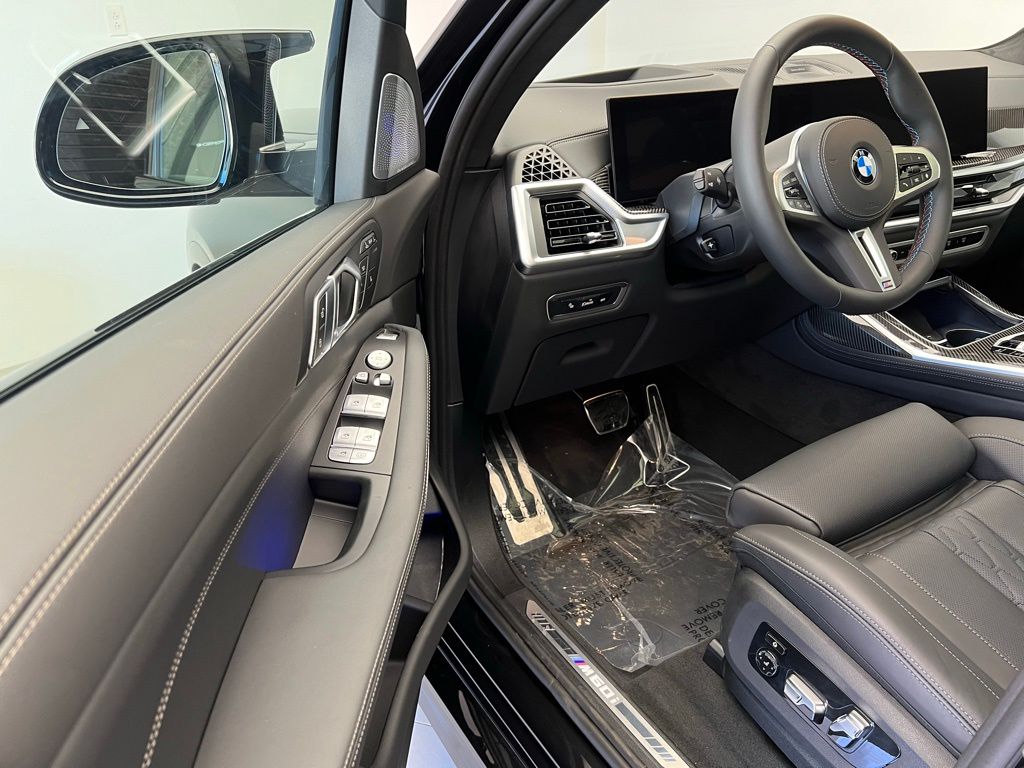 2025 BMW X7 M60i 24