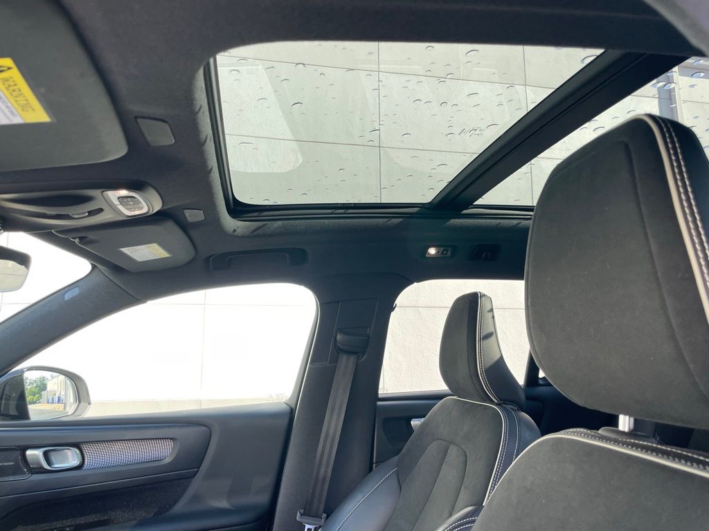 Thumbnail: 2021 Volvo XC40 - 28