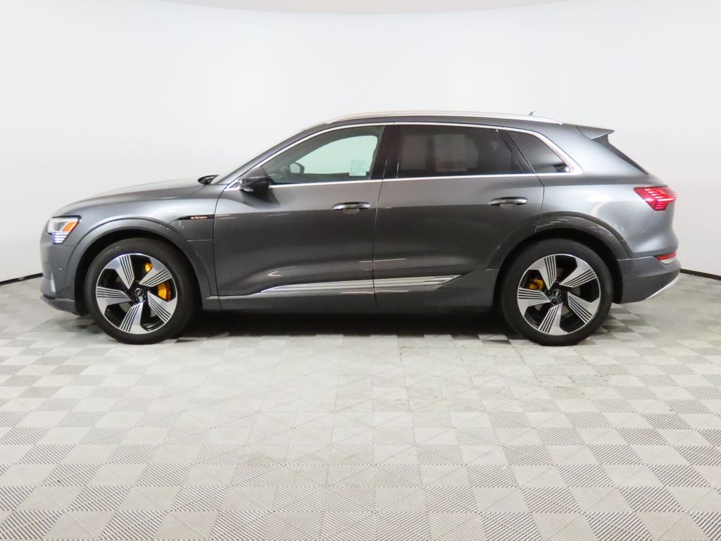 Thumbnail: 2019 Audi e-tron - 2
