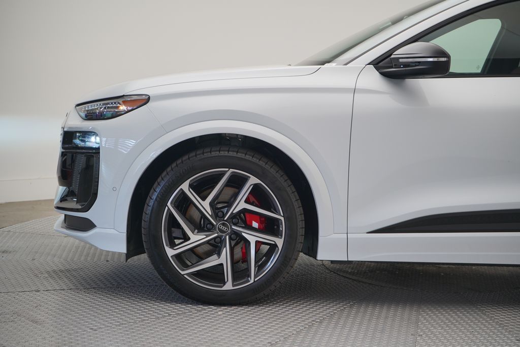 2025 Audi e-tron Premium 3
