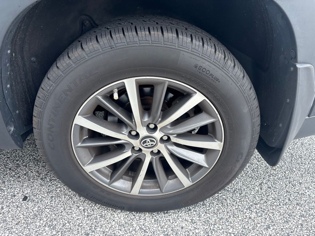 Used 2019 Black Toyota XLE image 7