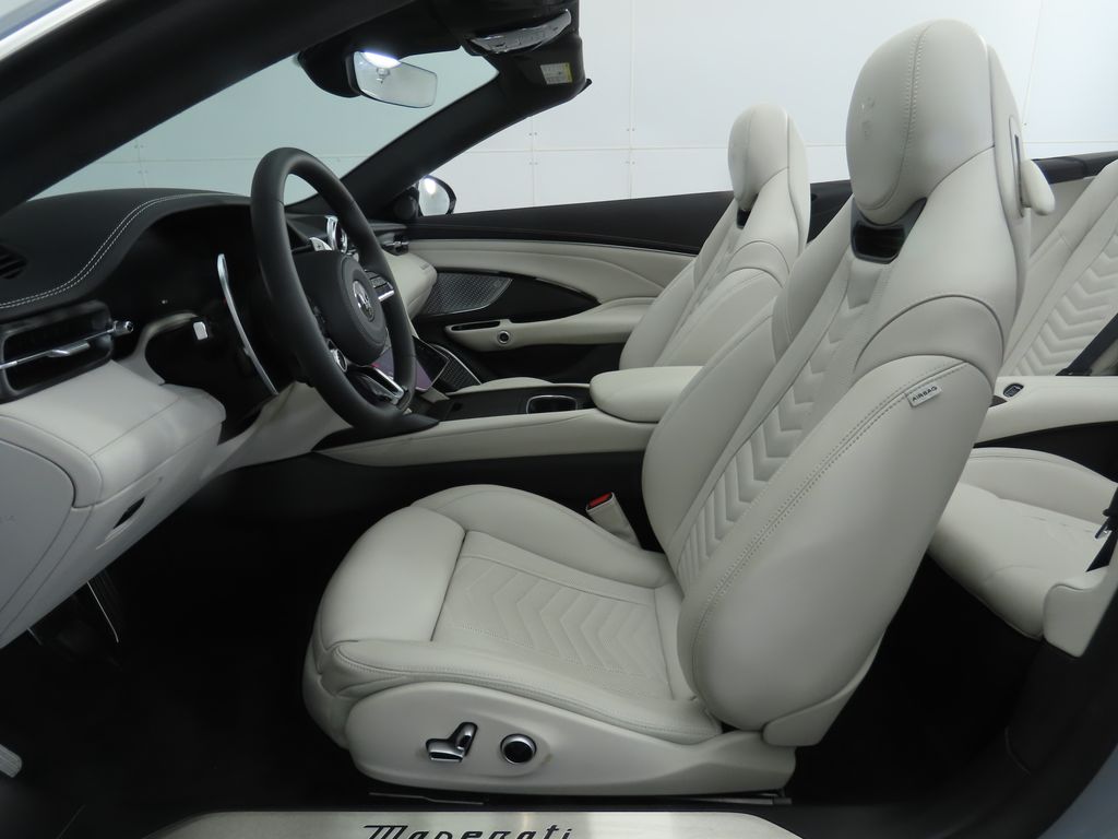 Thumbnail: 2025 Maserati GranCabrio - 27