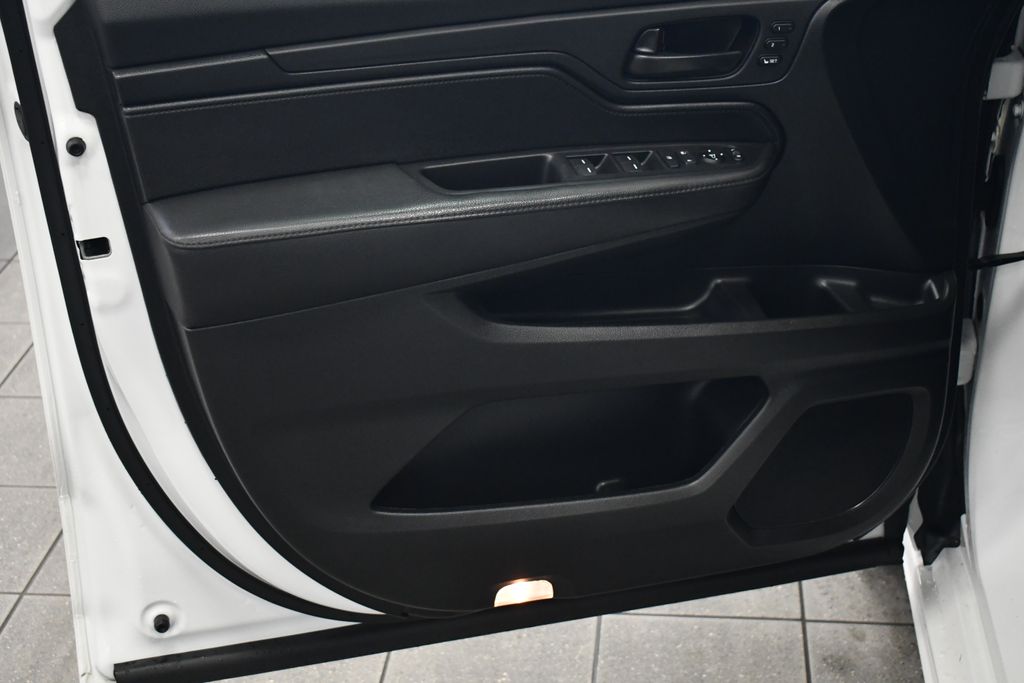 Thumbnail: 2023 Honda Odyssey - 16