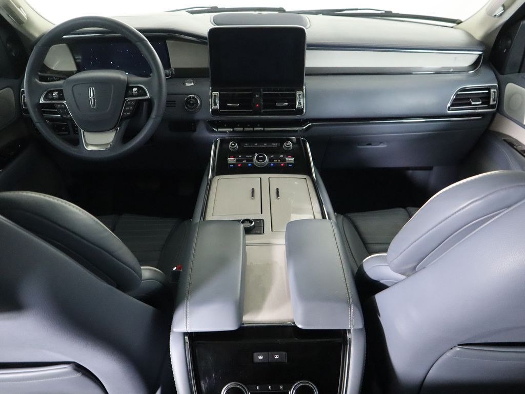 Thumbnail: 2021 Lincoln Navigator L - 13