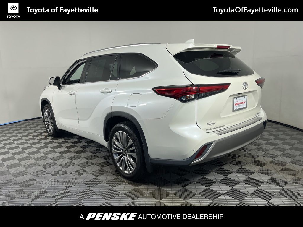 Thumbnail: 2021 Toyota Highlander - 17