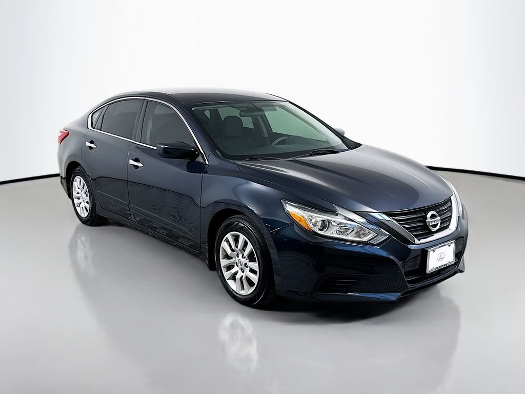 Thumbnail: 2017 Nissan Altima - 3