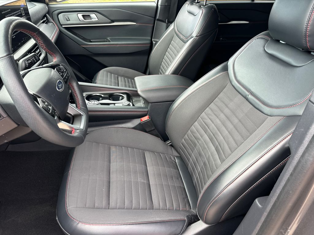 Used 2025 Gray Metallic Ford ST-Line image 9