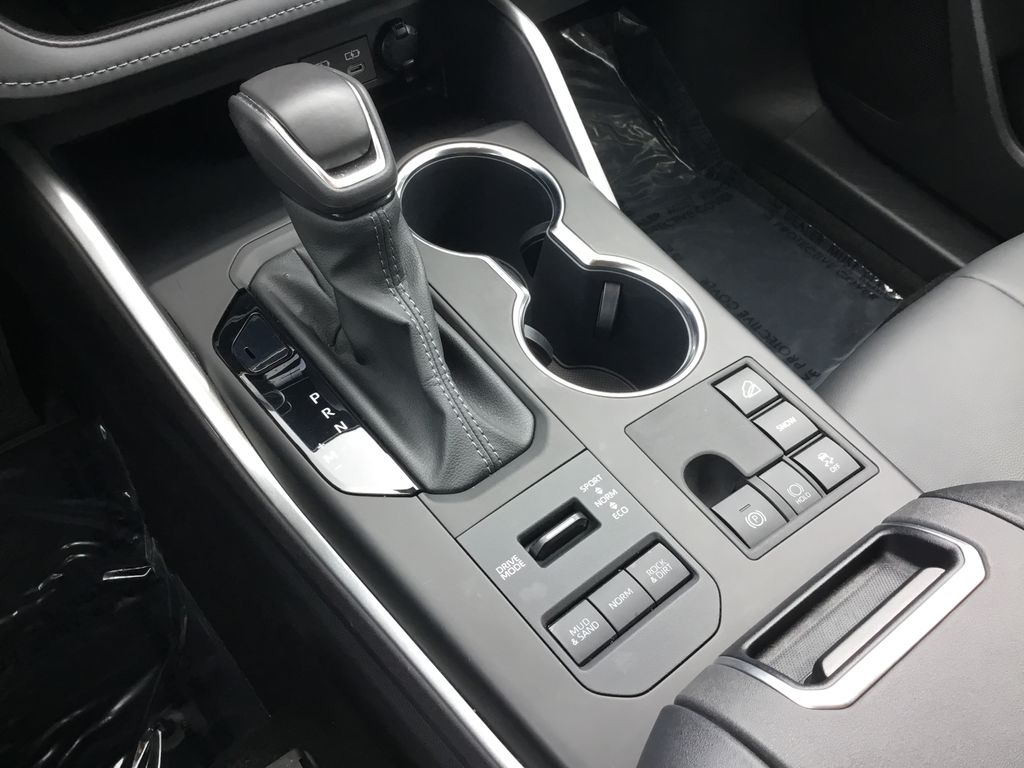 Thumbnail: 2024 Toyota Highlander - 26