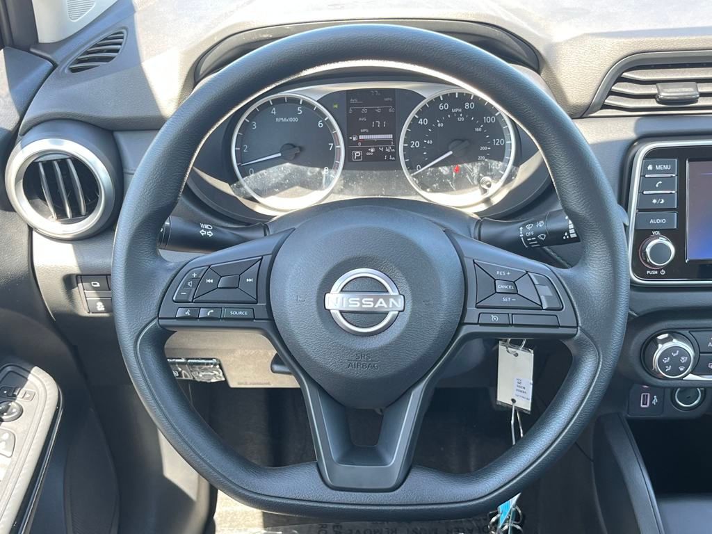 2025 Nissan Versa 1.6 S photo