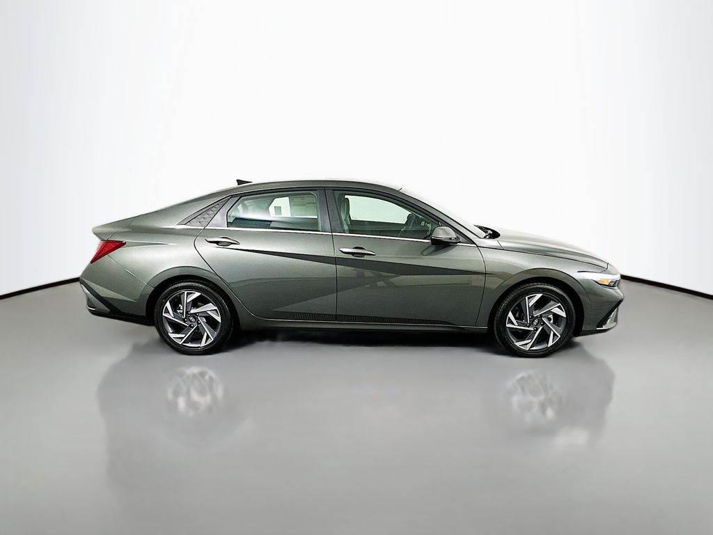 Thumbnail: 2025 Hyundai Elantra - 4