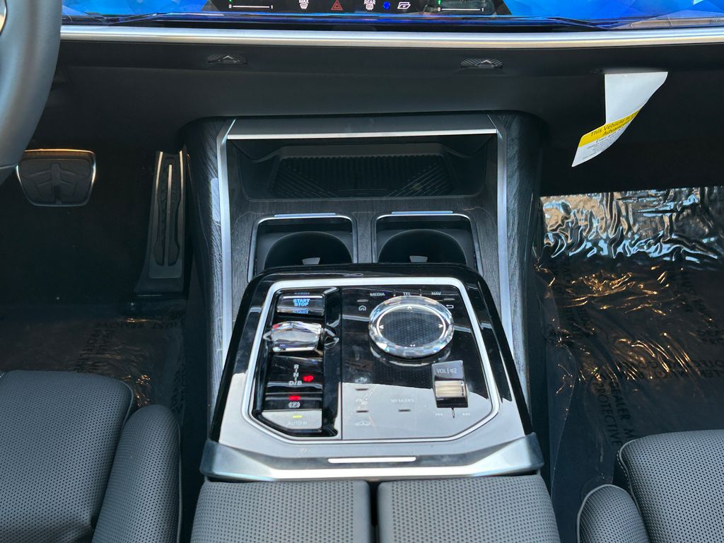 Thumbnail: 2024 BMW i7 - 27