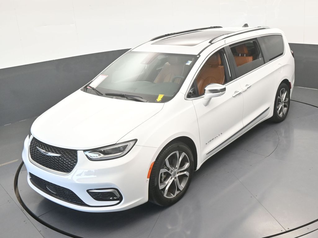 Used 2024 Bright White Clearcoat Chrysler Pinnacle image 61