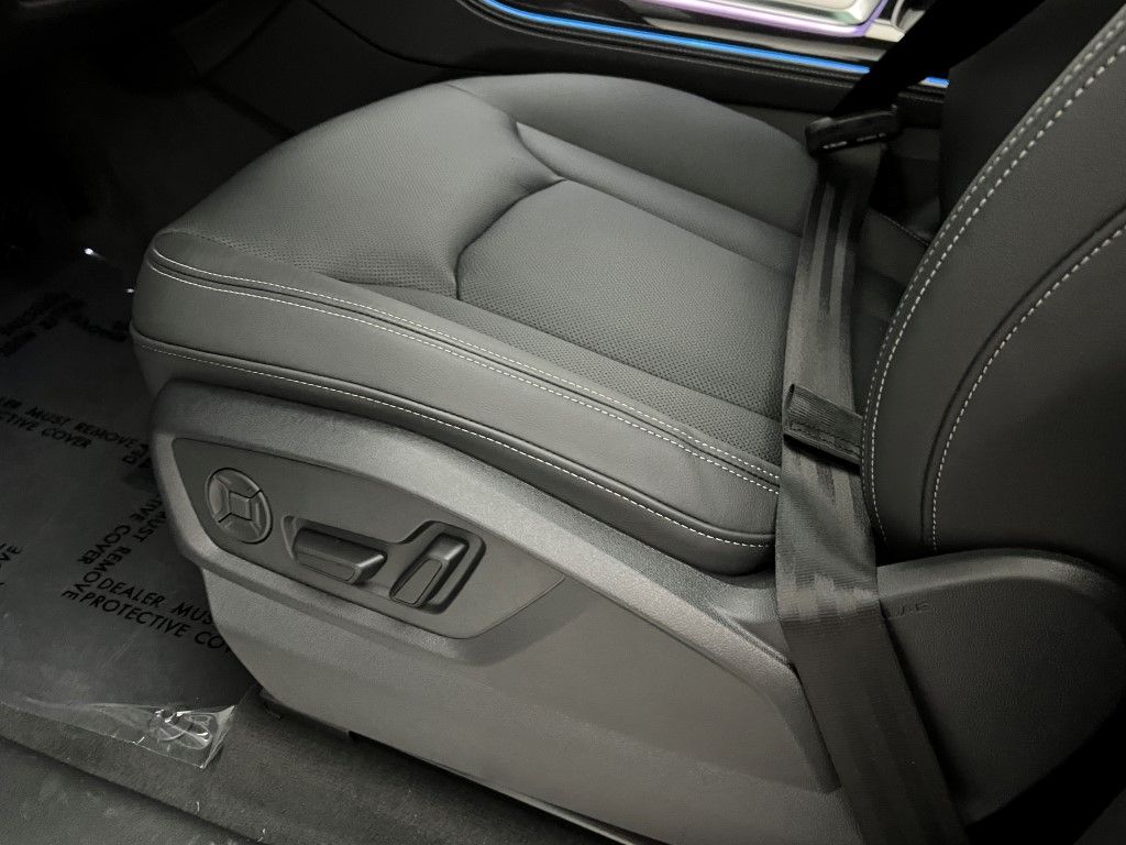 Thumbnail: 2026 Audi Q8 - 24