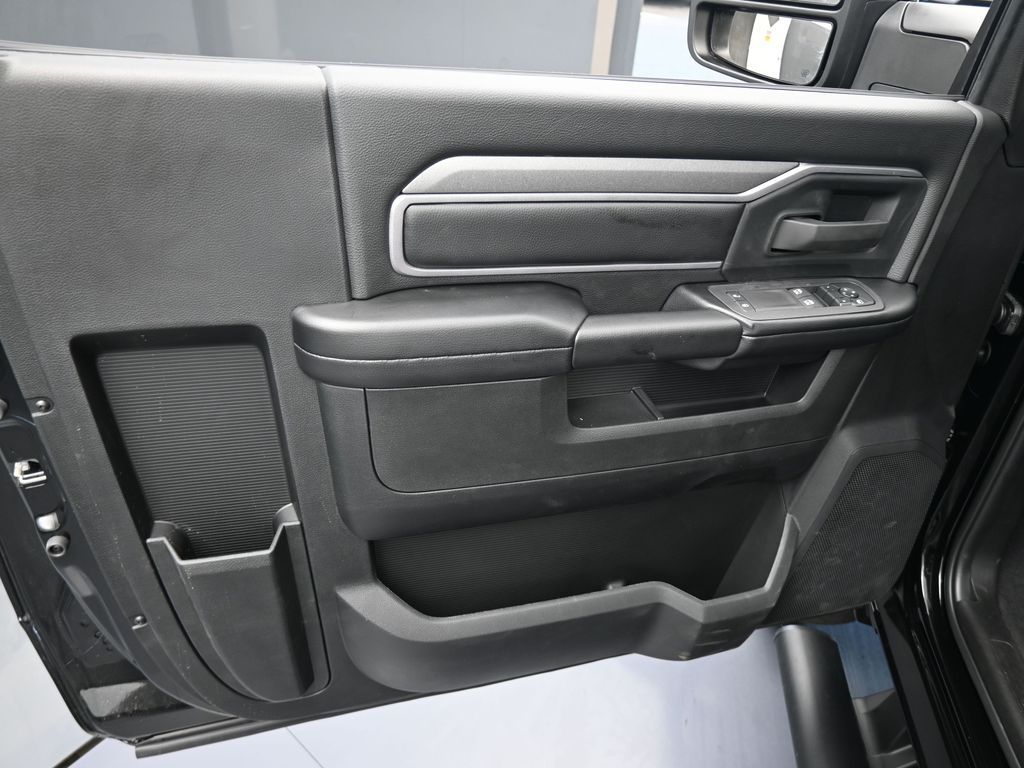 New 2026 Diamond Black Crystal Pearlcoat Ram Tradesman image 15