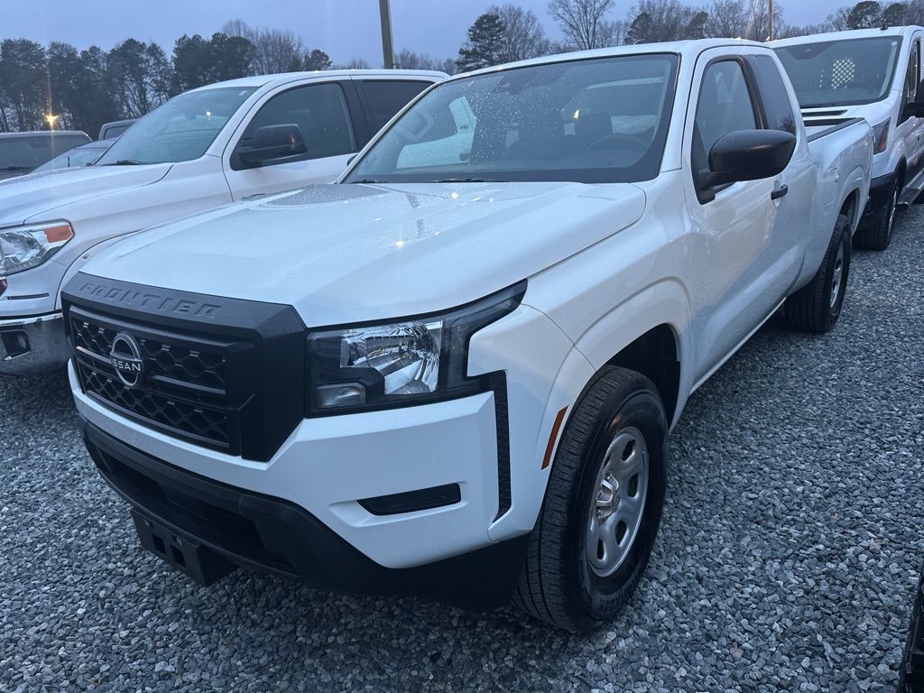 2023 Nissan Frontier S's photo