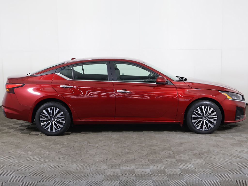 Used 2023 Red Nissan 2.5 SV image 15