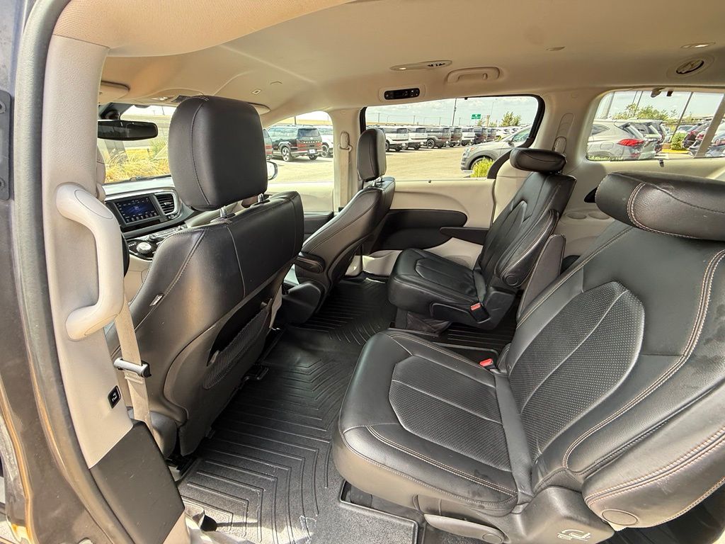 Thumbnail: 2018 Chrysler Pacifica - 11