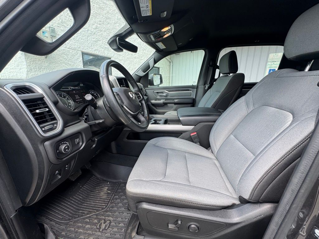 View vehicle photo 7