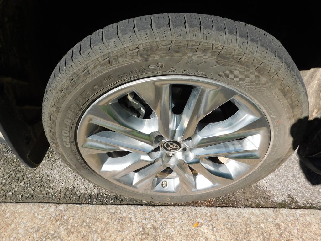 Thumbnail: 2021 Toyota Highlander - 8