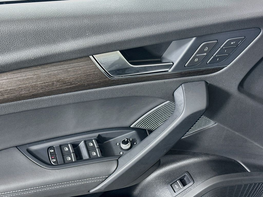 Thumbnail: 2024 Audi Q5 - 17