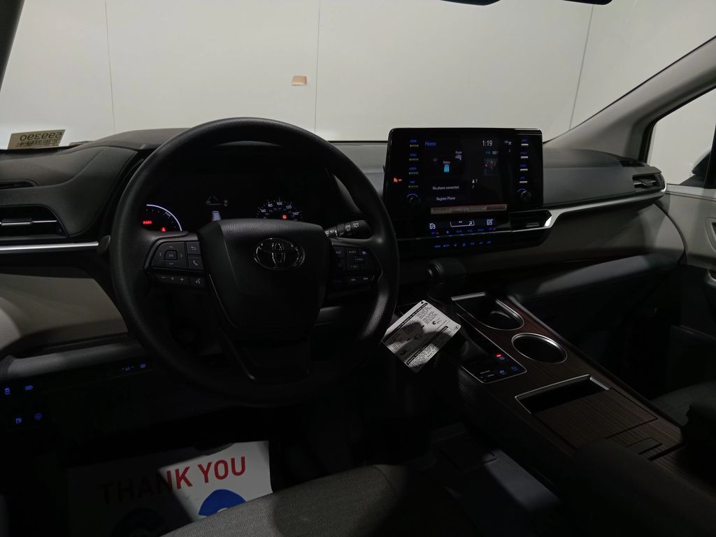 2024 Toyota Sienna LE