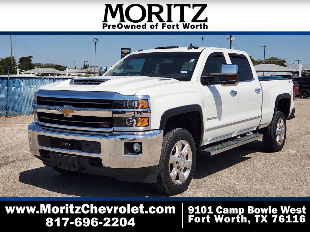 Summit White 2019 Chevrolet Silverado 2500HD Pickup Truck Four-Wheel Drive 6-Speed Automatic