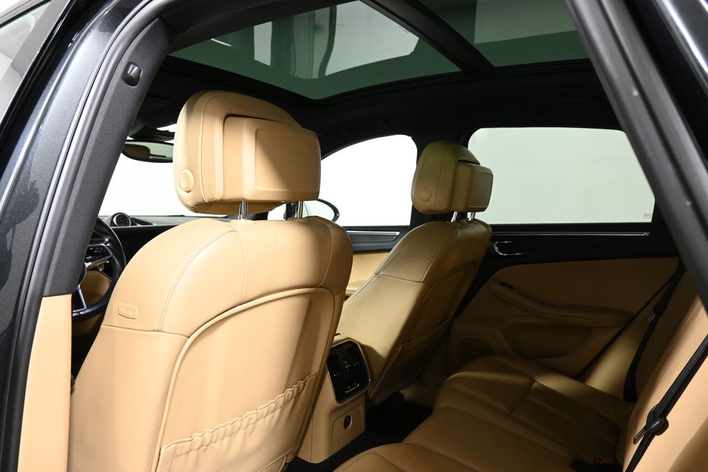 Thumbnail: 2017 Porsche Macan - 6