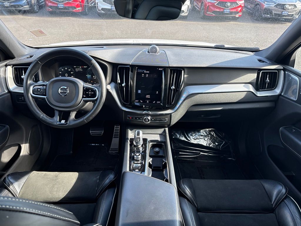 2018 Volvo XC60 Hybrid T8 R-Design