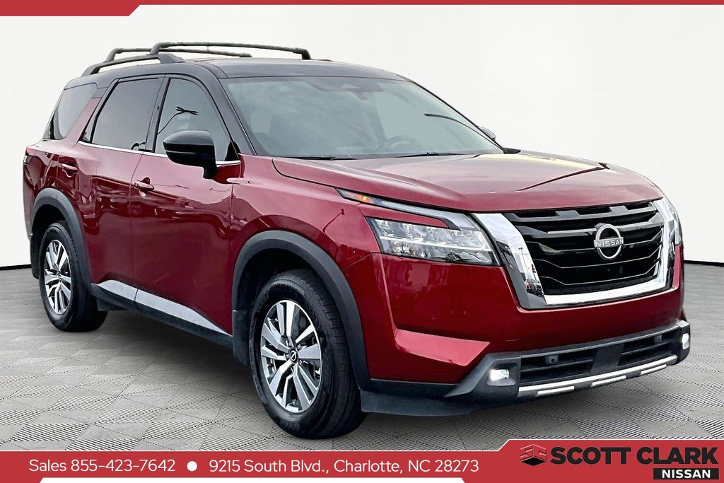 2022 Nissan Pathfinder SL
