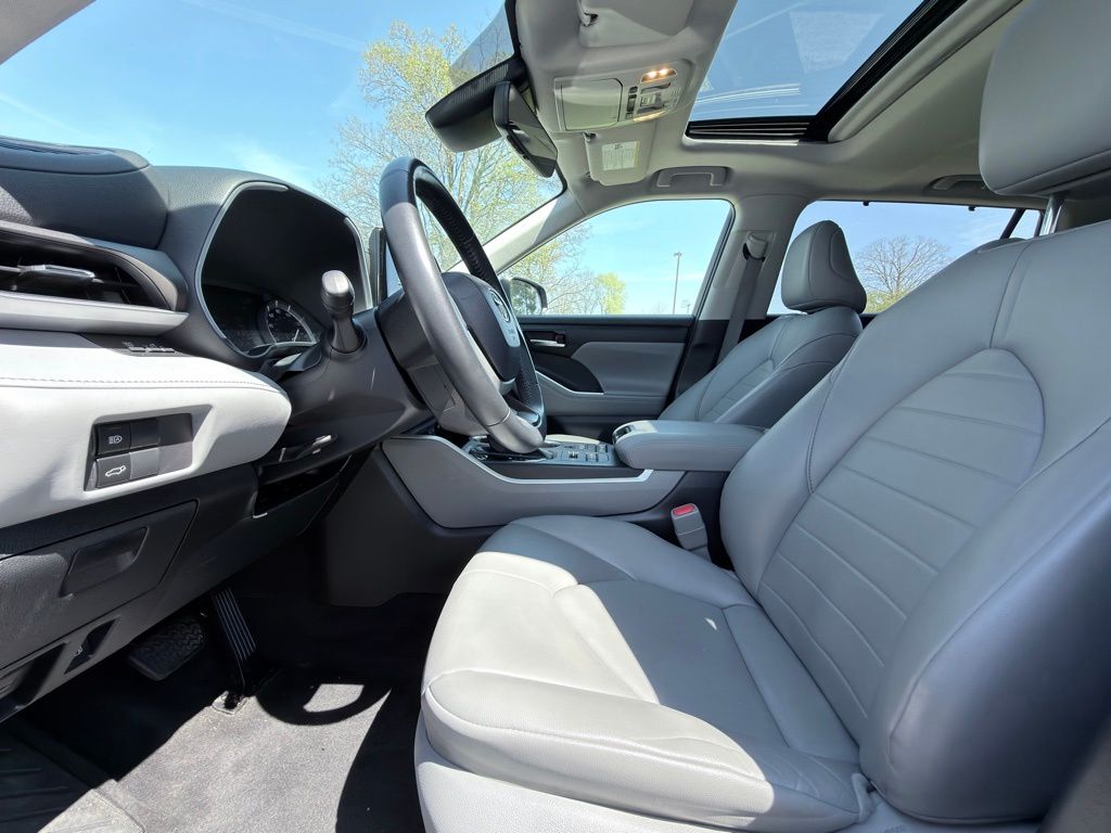 2022 Toyota Highlander XLE - Photo 20