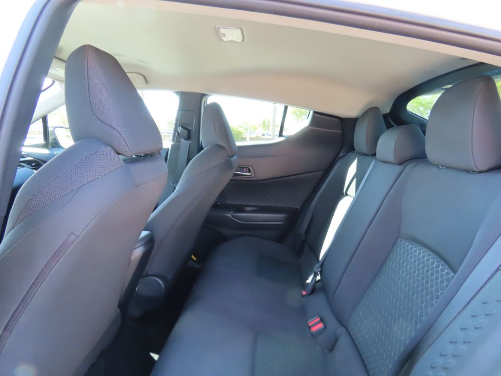 2021 Toyota C-HR LE 20