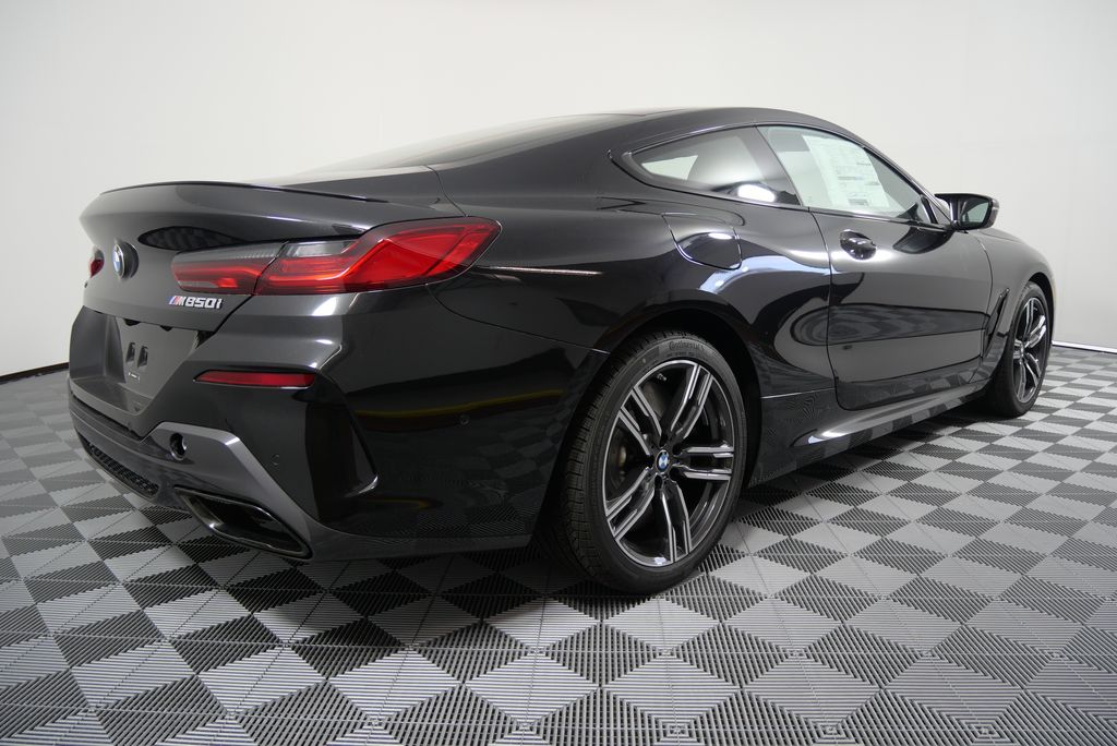 2025 BMW 8 Series M850i xDrive 4