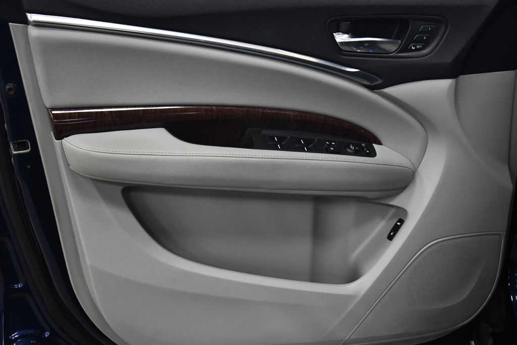 Thumbnail: 2017 Acura MDX - 16